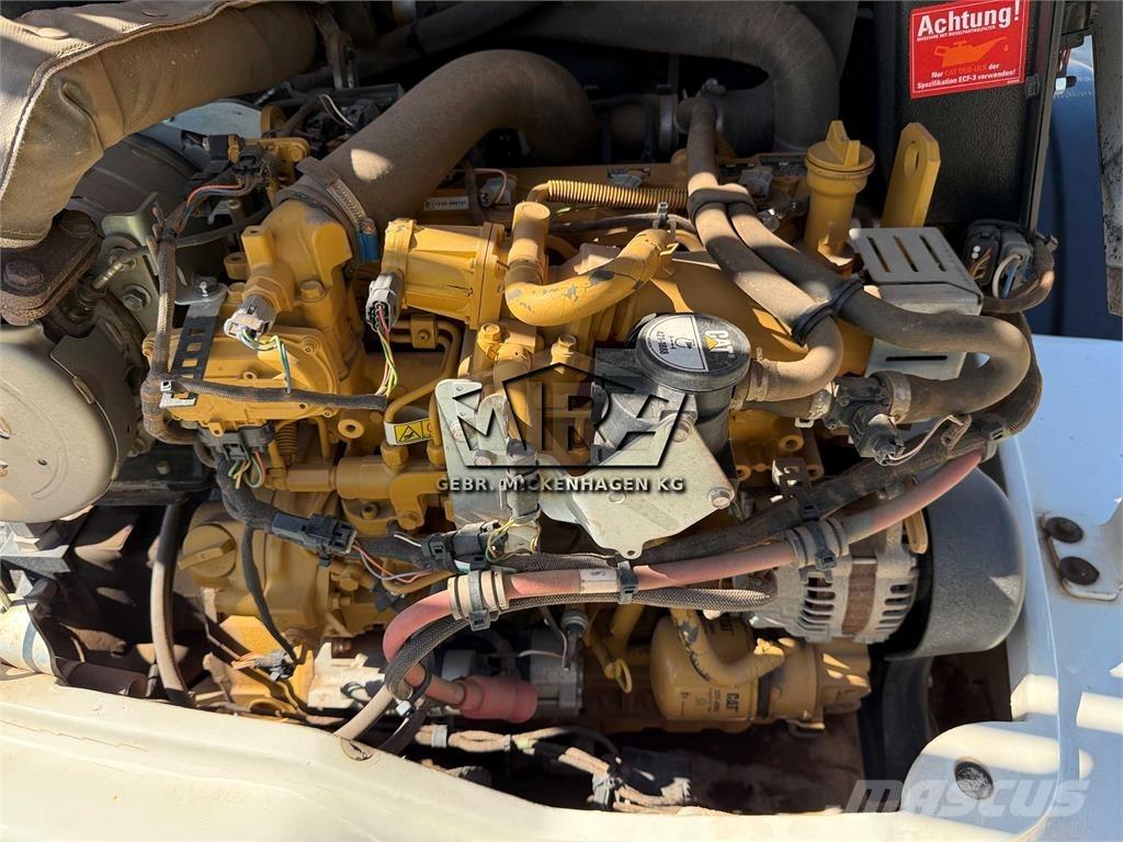 CAT 908M Фронтальные погрузчики