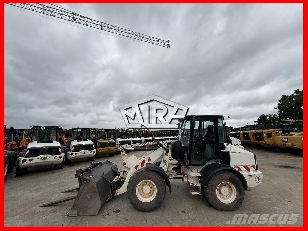 CAT 908M Фронтальные погрузчики