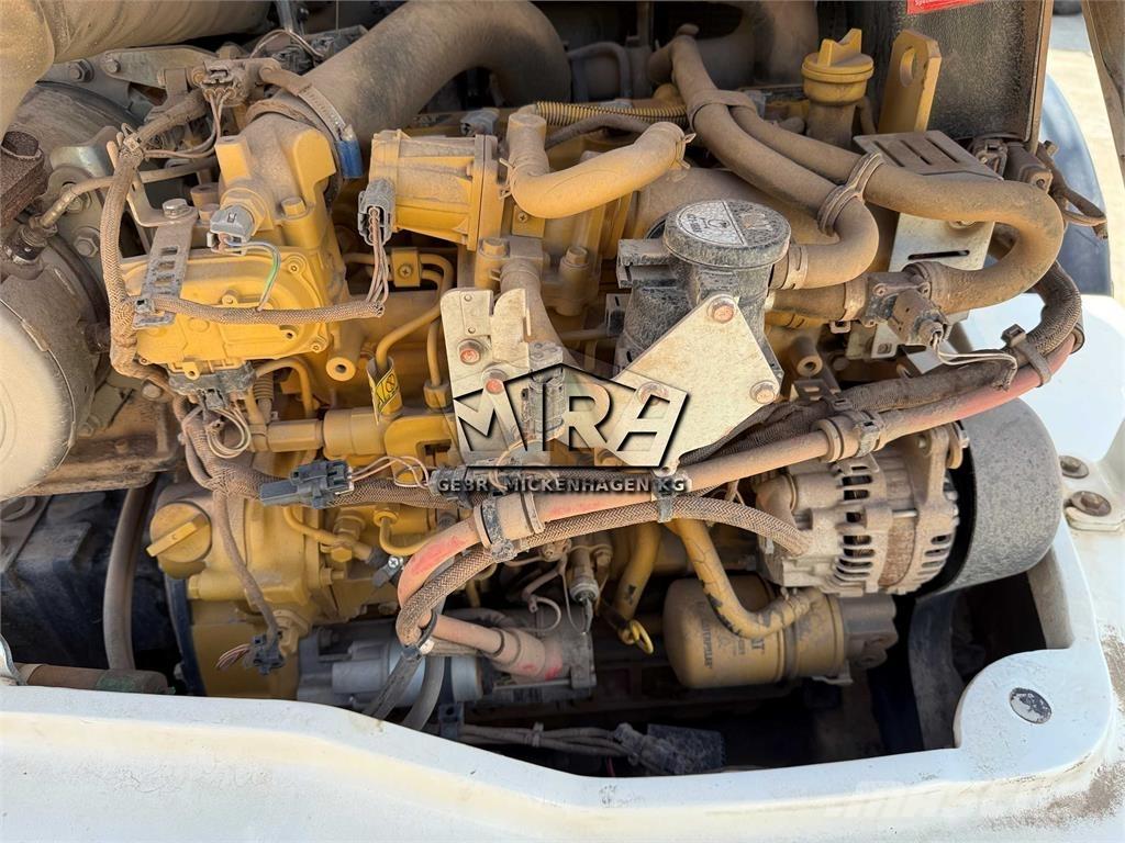 CAT 908M Фронтальные погрузчики