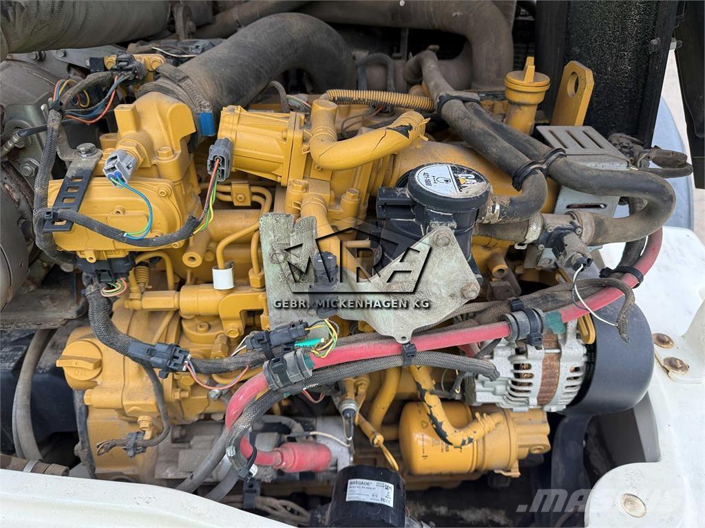 CAT 908M Фронтальные погрузчики