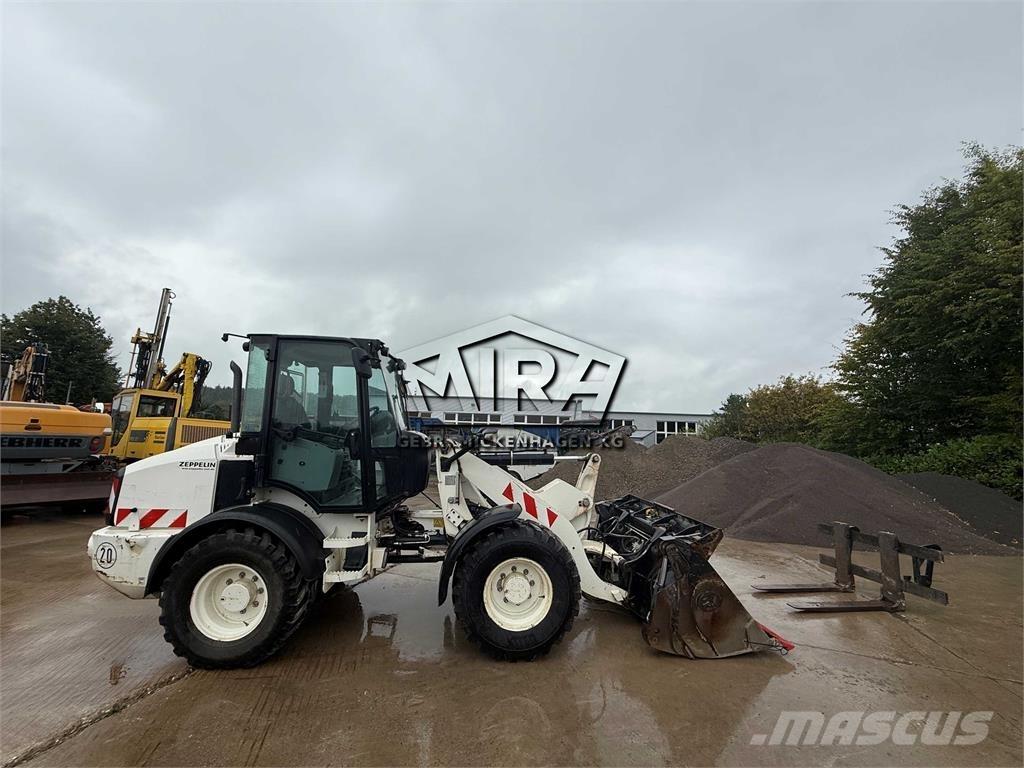 CAT 908M Фронтальные погрузчики