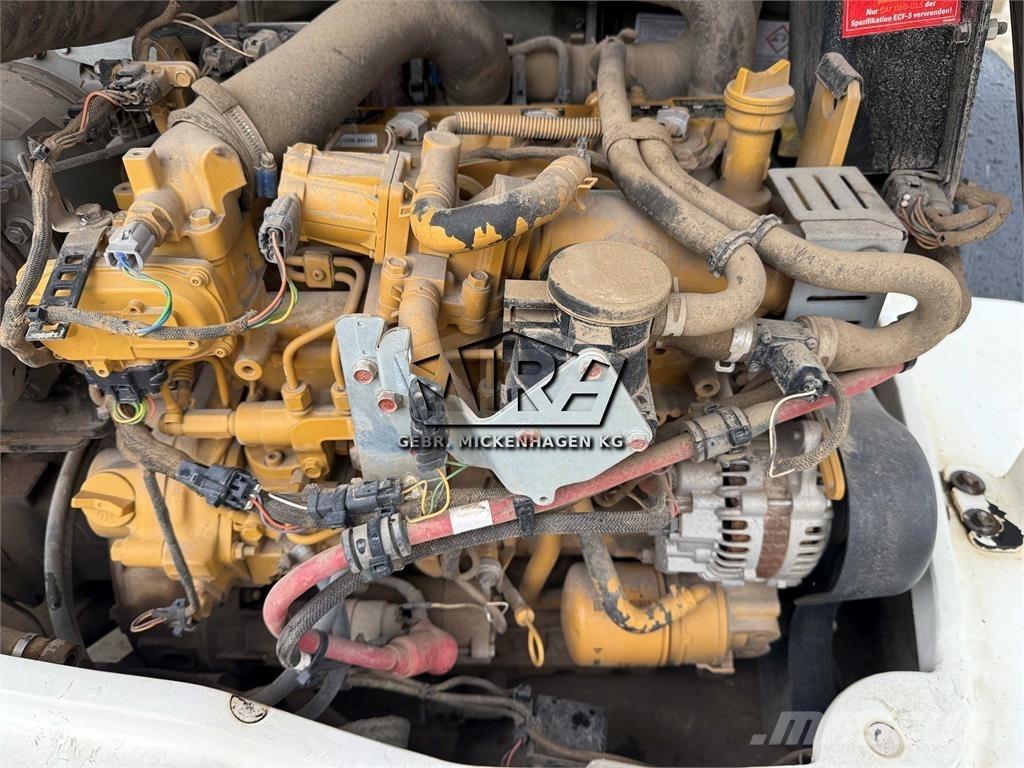 CAT 908M Фронтальные погрузчики