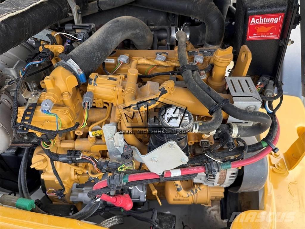 CAT 908M Фронтальные погрузчики