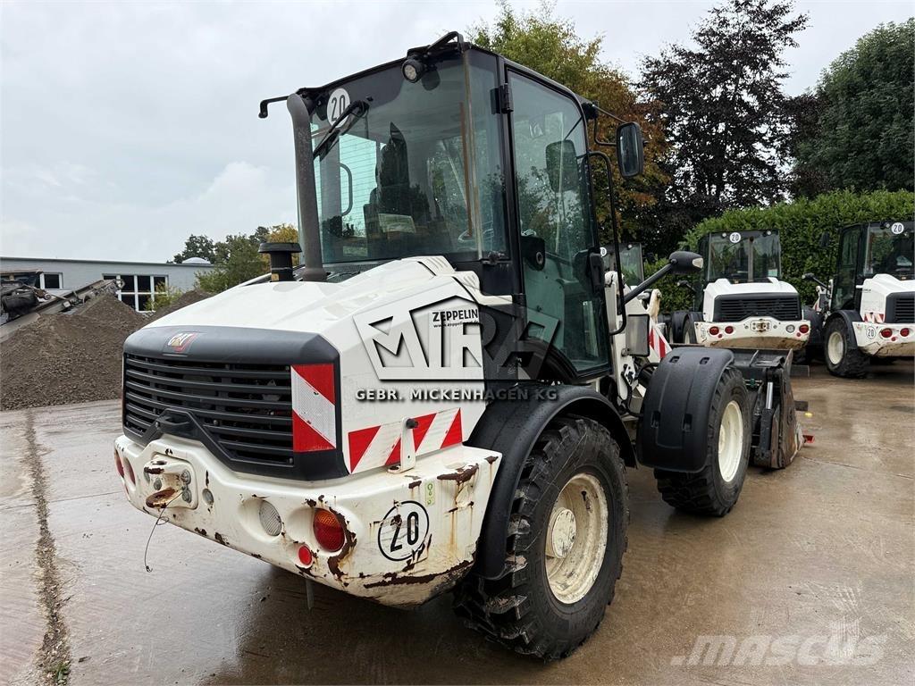 CAT 908M Фронтальные погрузчики