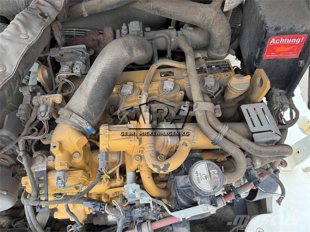 CAT 908M Фронтальные погрузчики