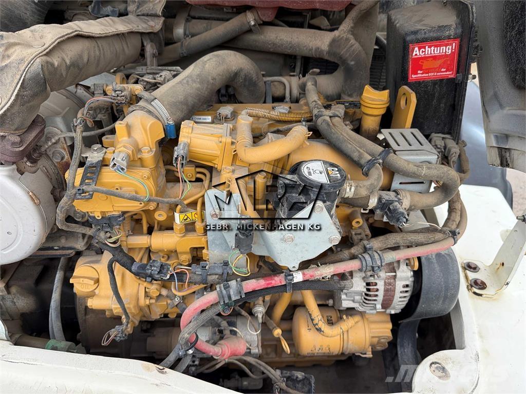 CAT 908M Фронтальные погрузчики