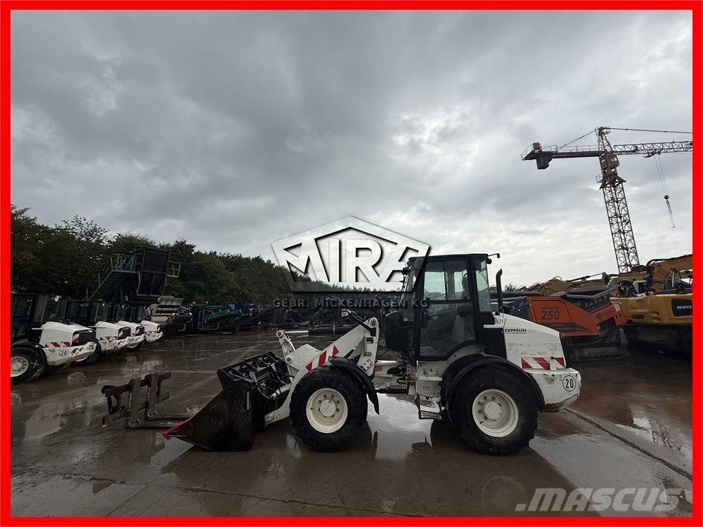 CAT 908M Фронтальные погрузчики
