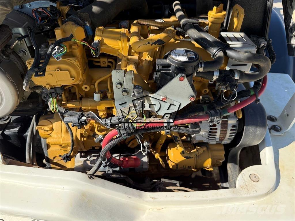 CAT 908M Фронтальные погрузчики