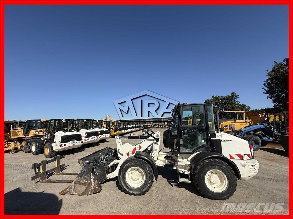 CAT 908M Фронтальные погрузчики