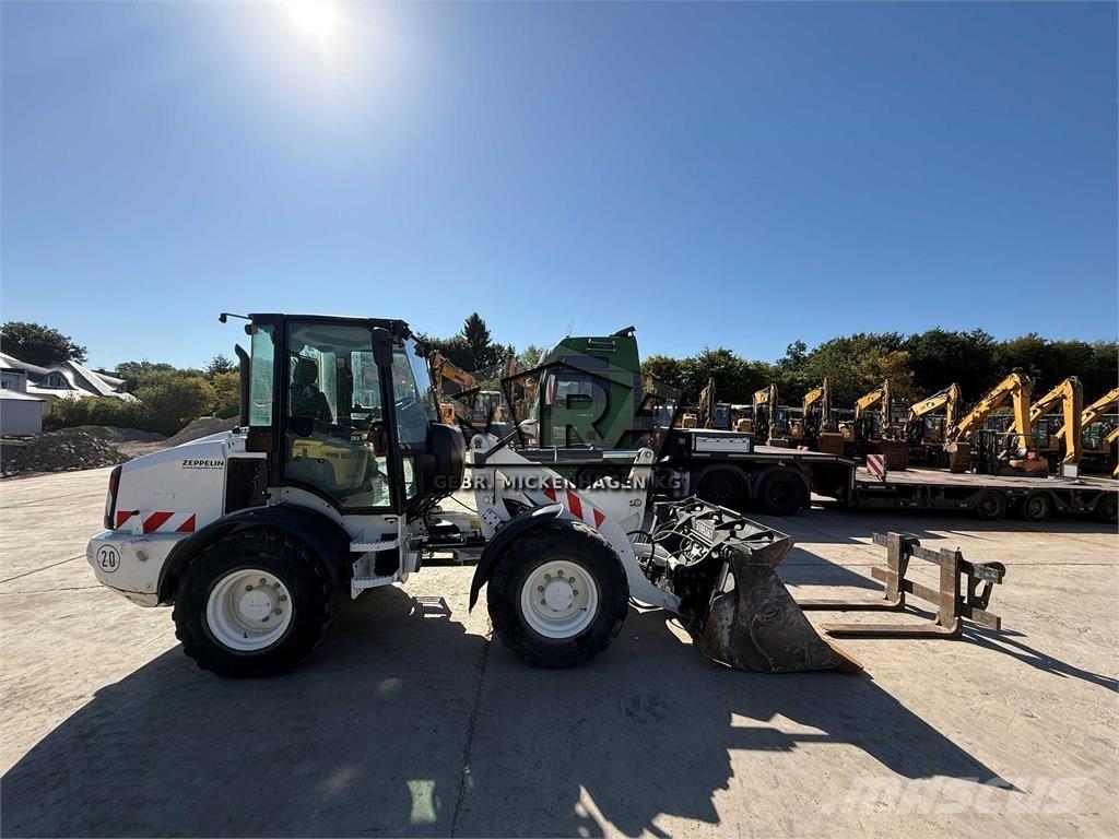 CAT 908M Фронтальные погрузчики