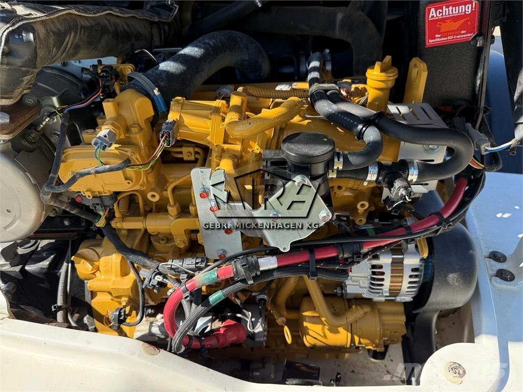 CAT 908M Фронтальные погрузчики