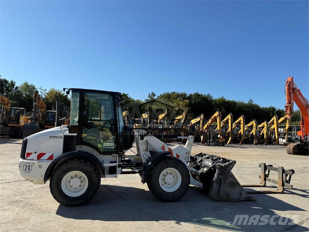 CAT 908M Фронтальные погрузчики
