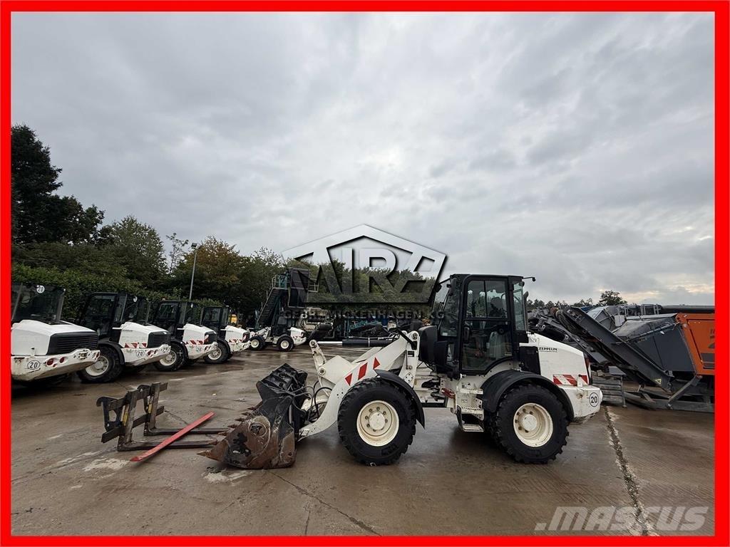 CAT 908M Фронтальные погрузчики