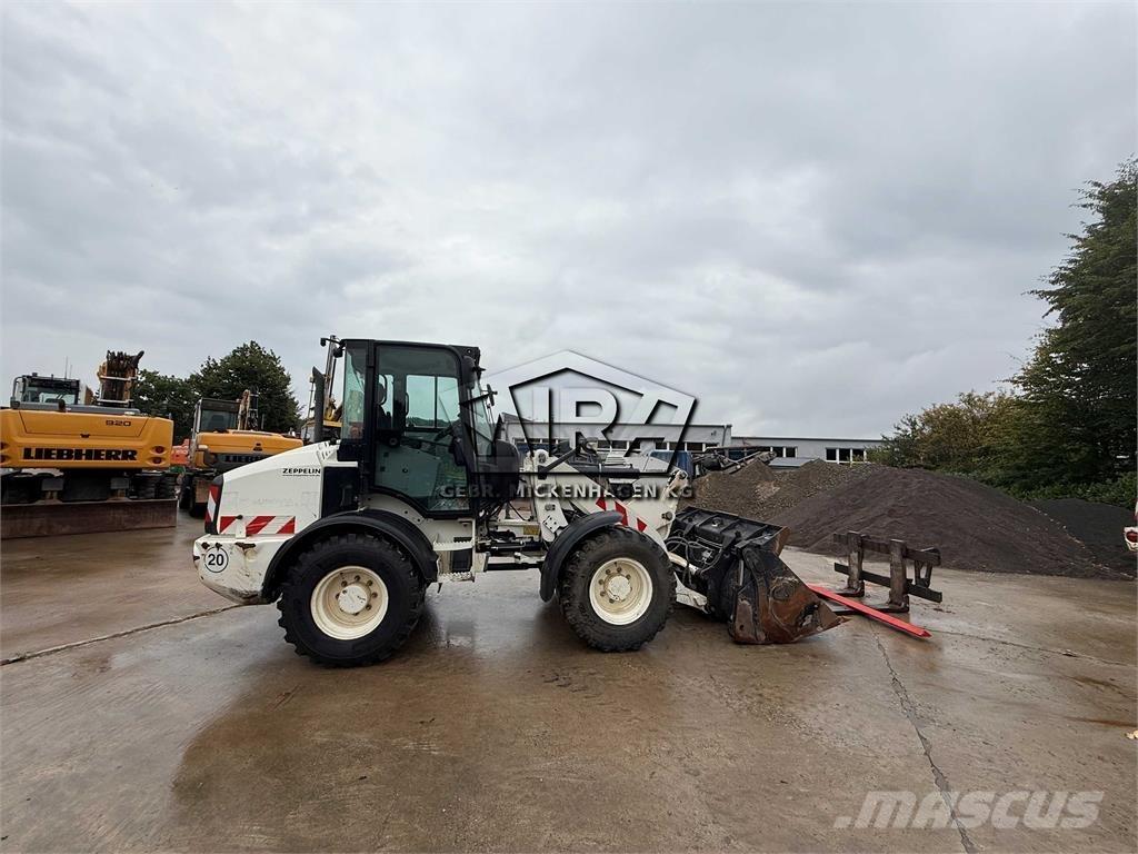 CAT 908M Фронтальные погрузчики