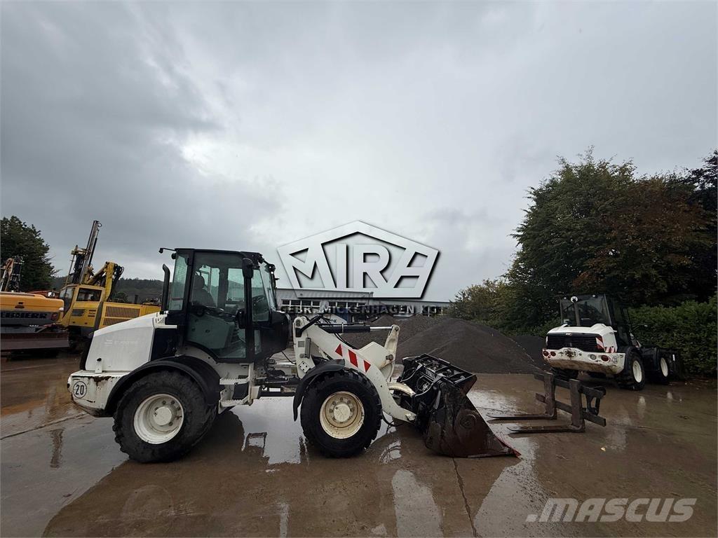 CAT 908M Фронтальные погрузчики