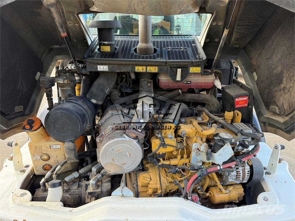 CAT 908M Фронтальные погрузчики