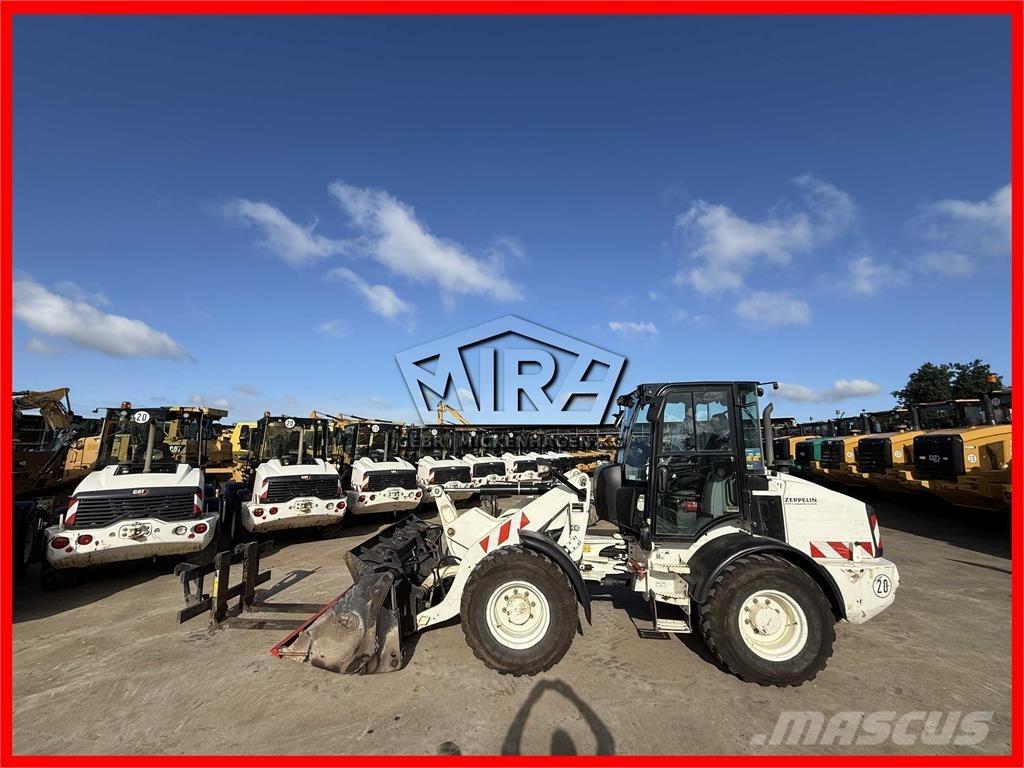CAT 908M Фронтальные погрузчики