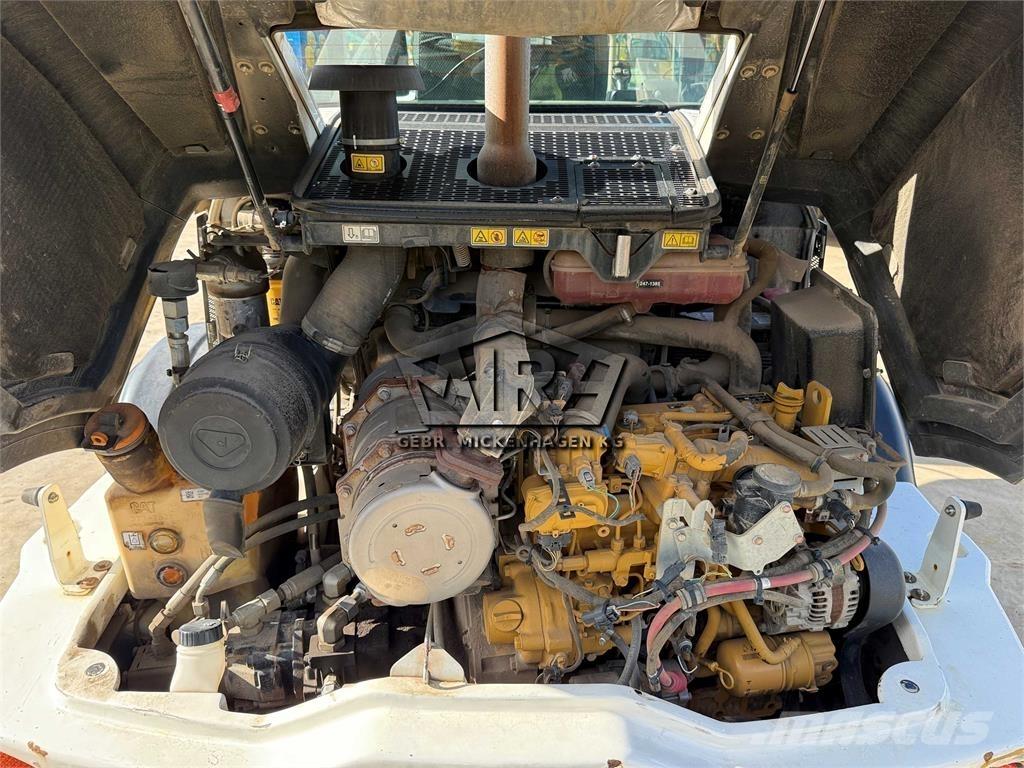 CAT 908M Фронтальные погрузчики