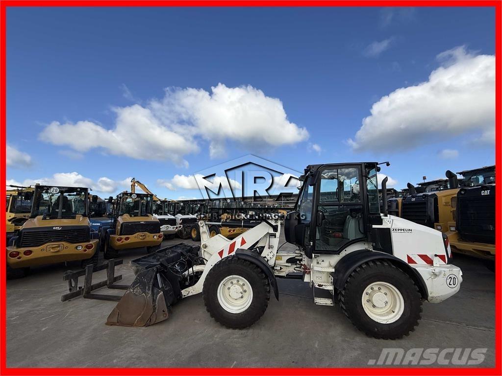 CAT 908M Фронтальные погрузчики