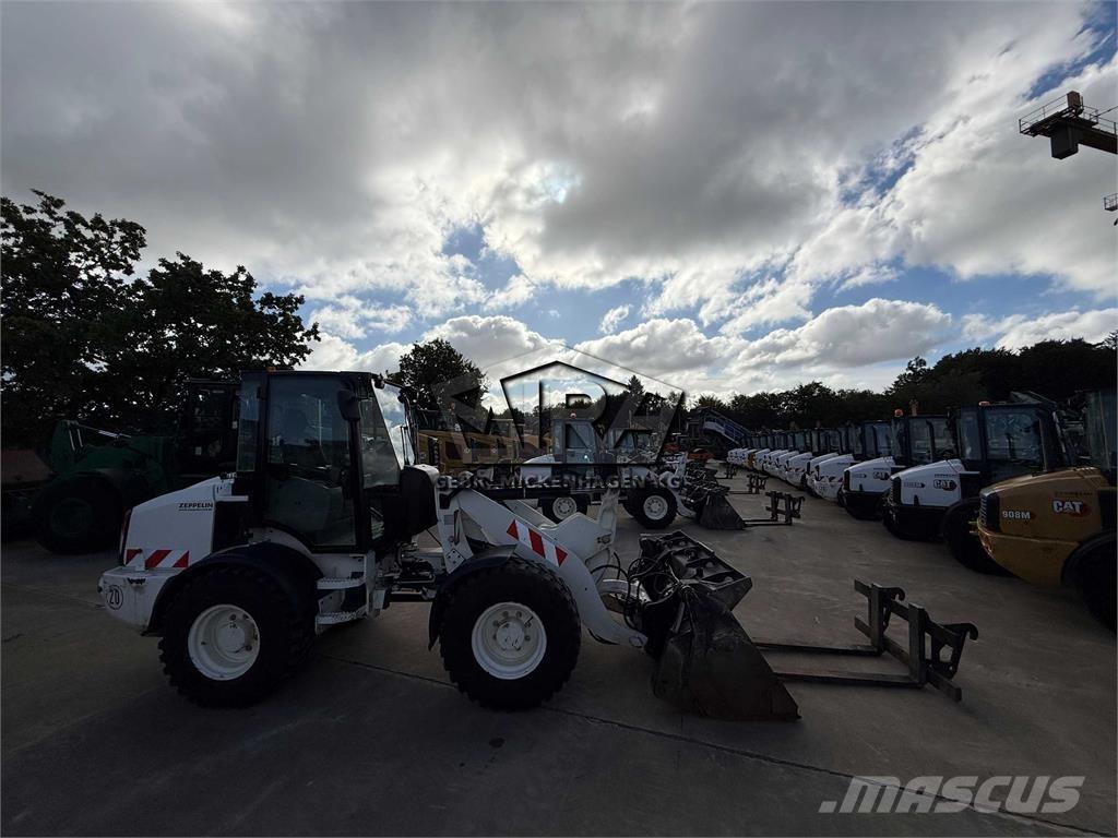 CAT 908M Фронтальные погрузчики