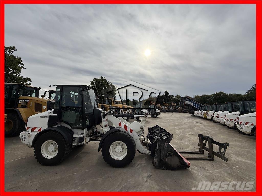 CAT 908M Фронтальные погрузчики