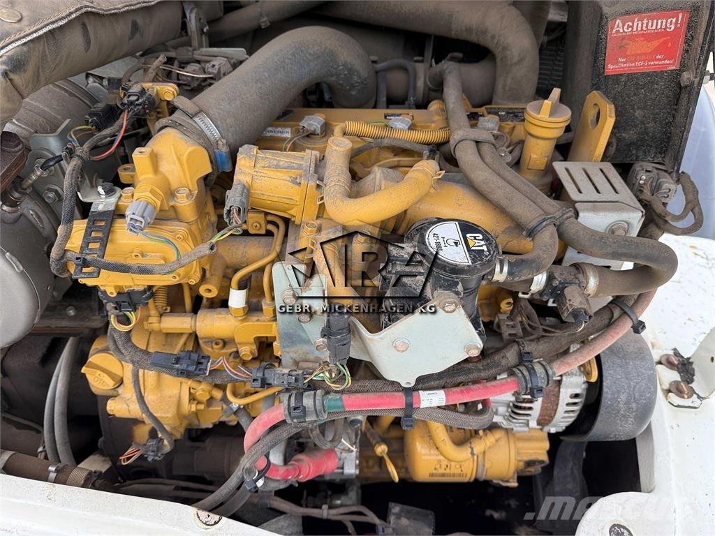 CAT 908M Фронтальные погрузчики