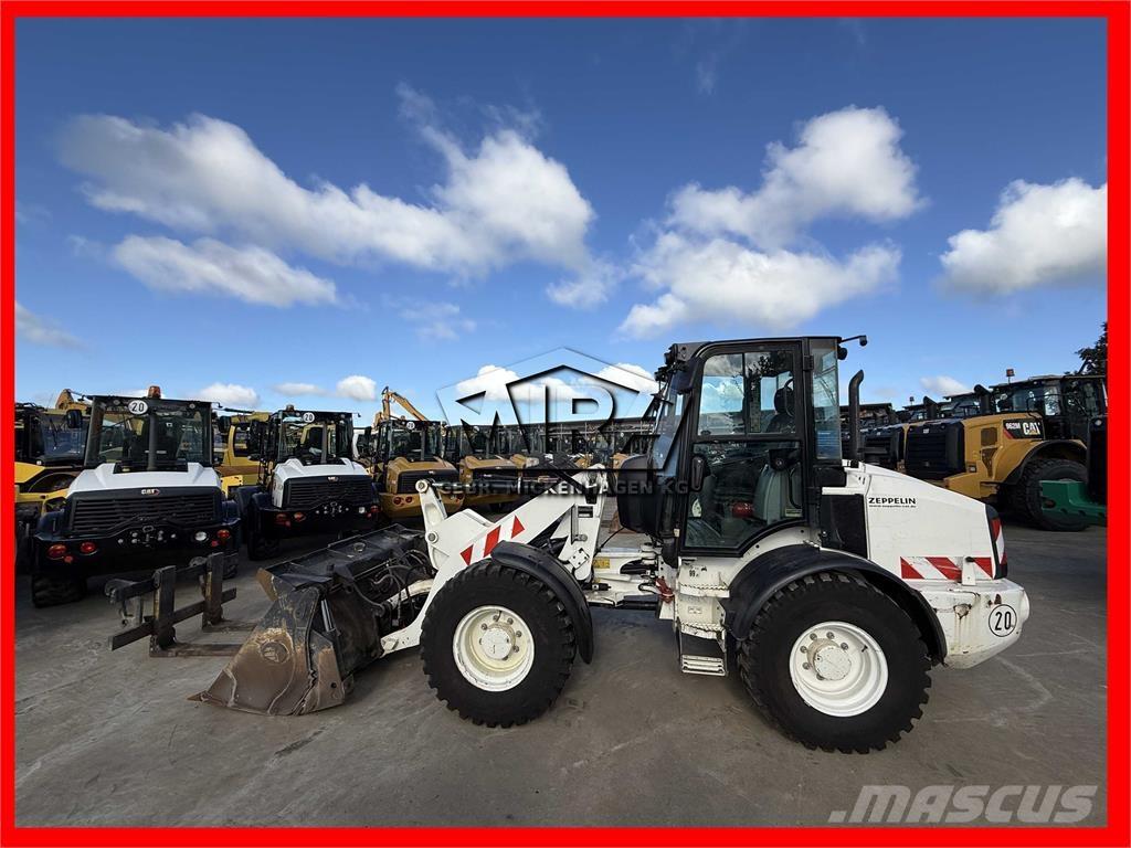 CAT 908M Фронтальные погрузчики