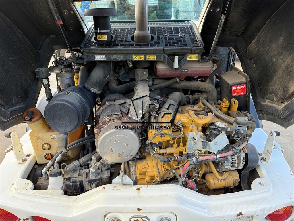 CAT 908M Фронтальные погрузчики