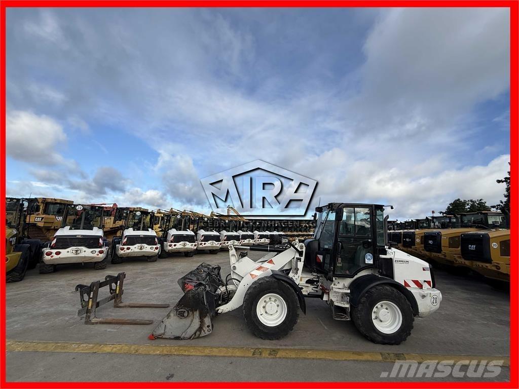 CAT 908M Фронтальные погрузчики