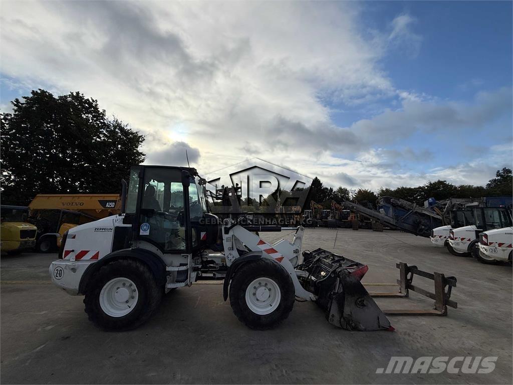 CAT 908M Фронтальные погрузчики