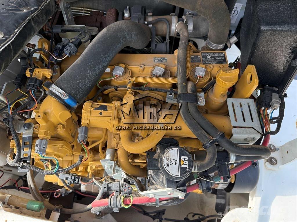 CAT 908M Фронтальные погрузчики