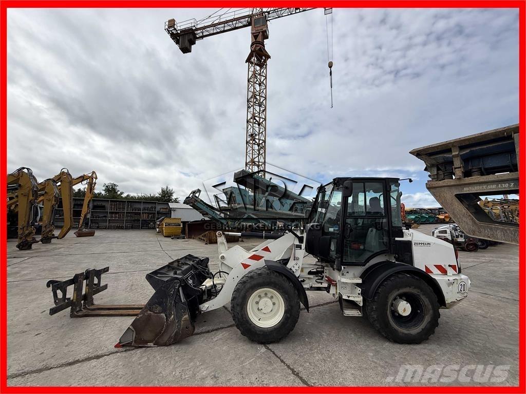 CAT 908M Фронтальные погрузчики