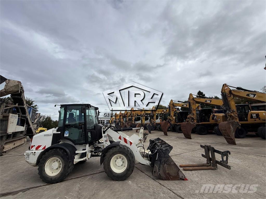 CAT 908M Фронтальные погрузчики