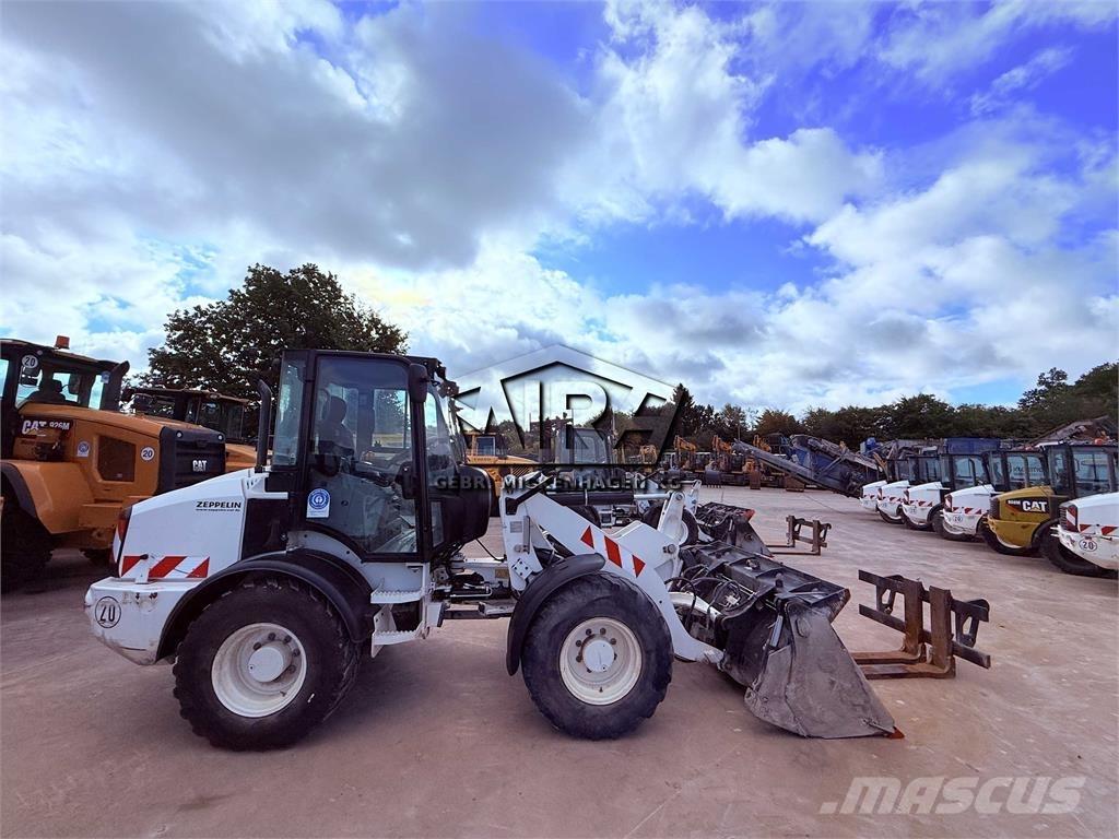 CAT 908M Фронтальные погрузчики