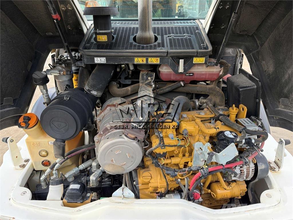 CAT 908M Фронтальные погрузчики