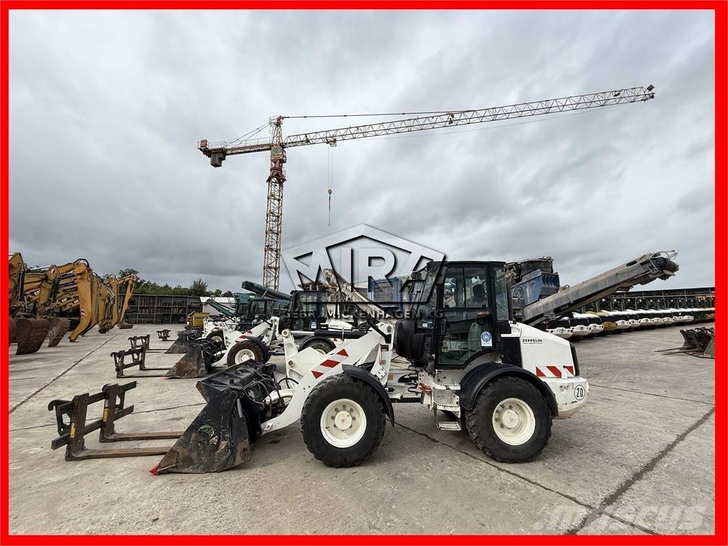 CAT 908M Фронтальные погрузчики