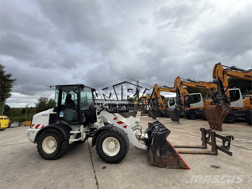 CAT 908M Фронтальные погрузчики