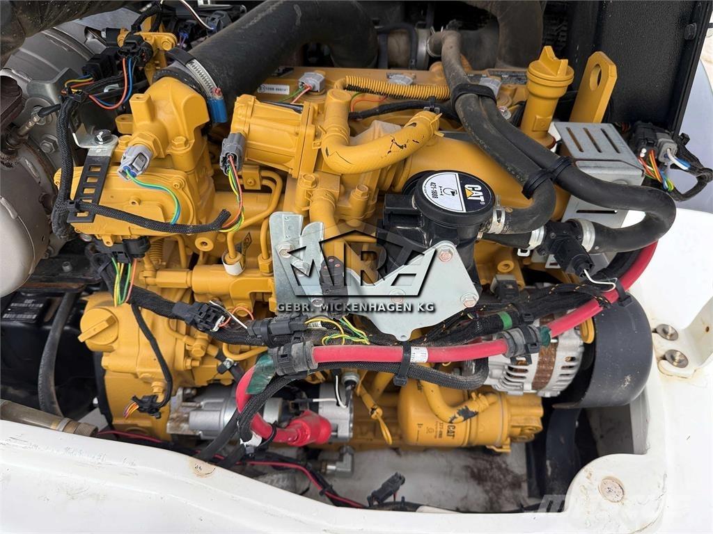 CAT 908M Фронтальные погрузчики