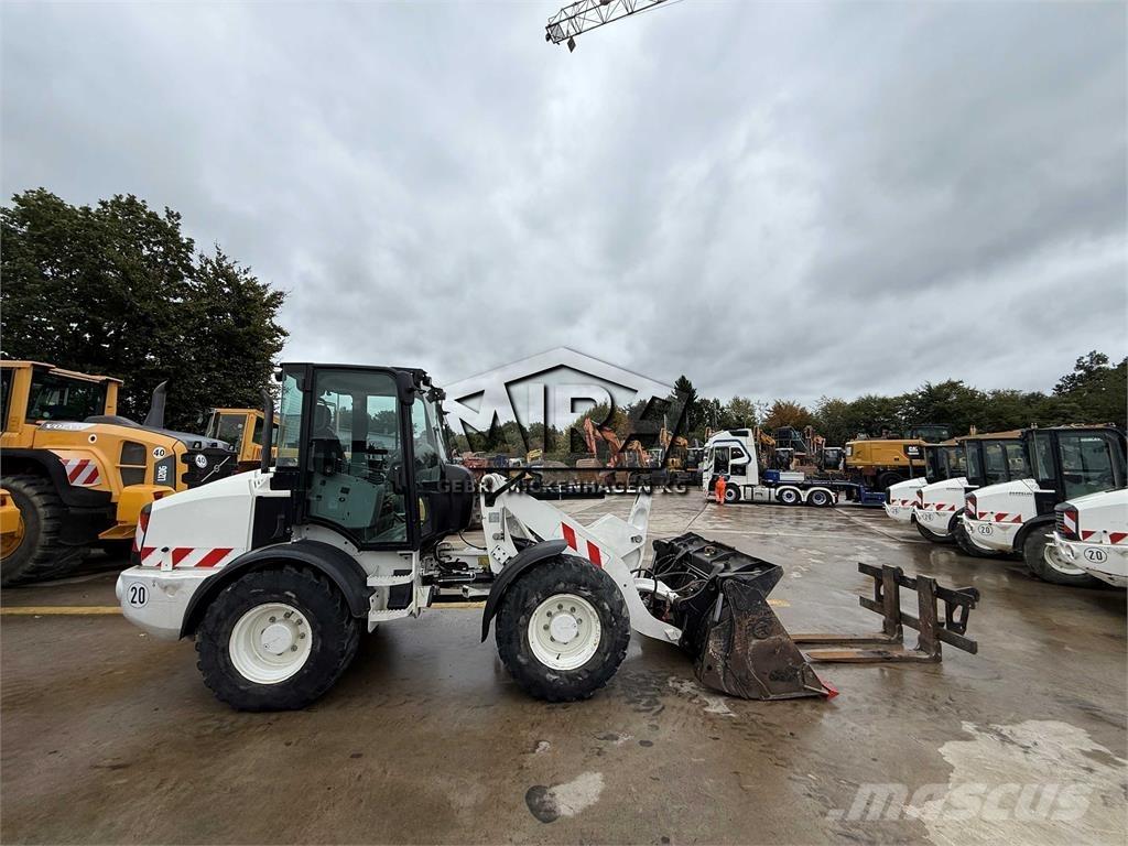 CAT 908M Фронтальные погрузчики