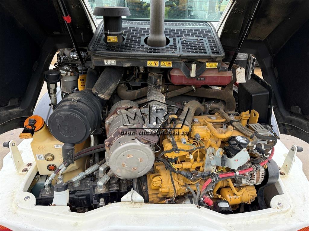 CAT 908M Фронтальные погрузчики