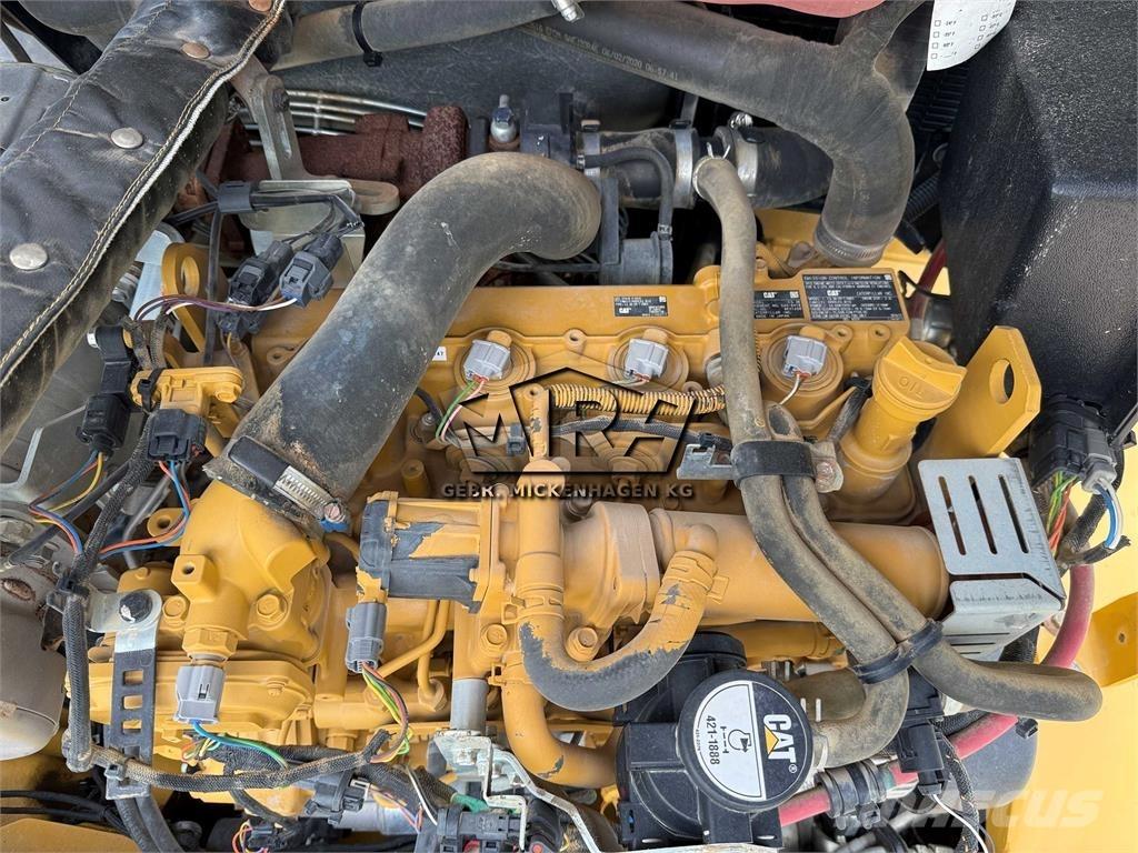 CAT 908M Фронтальные погрузчики