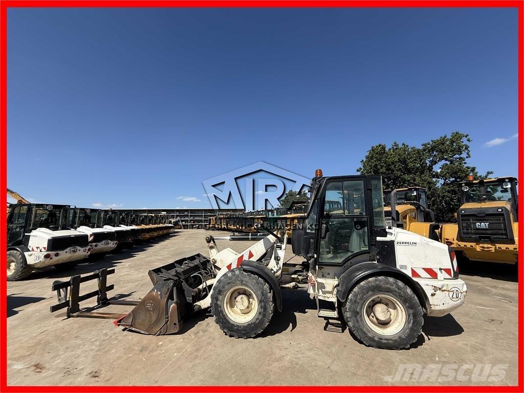 CAT 908M Фронтальные погрузчики