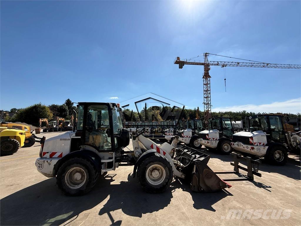 CAT 908M Фронтальные погрузчики