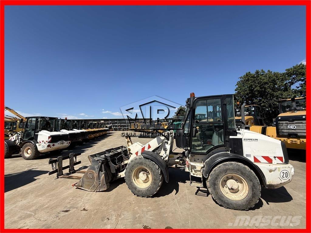 CAT 908M Фронтальные погрузчики