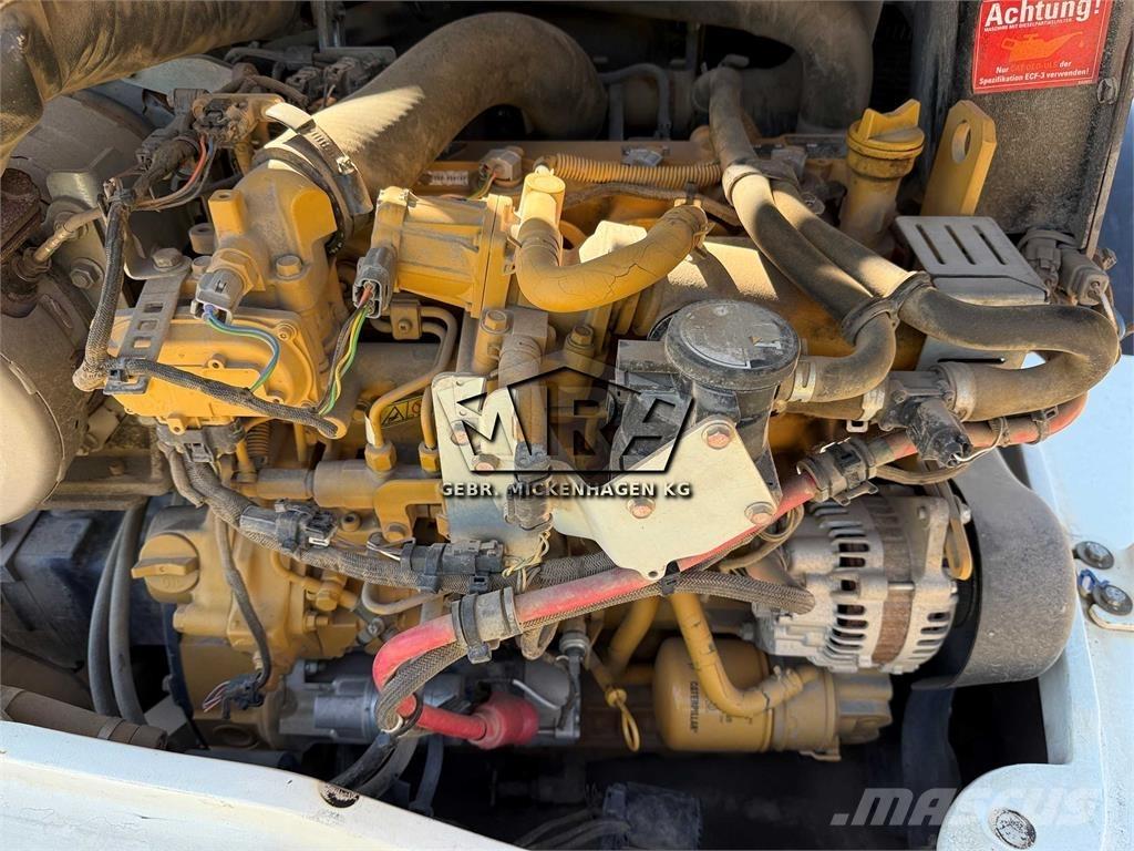 CAT 908M Фронтальные погрузчики
