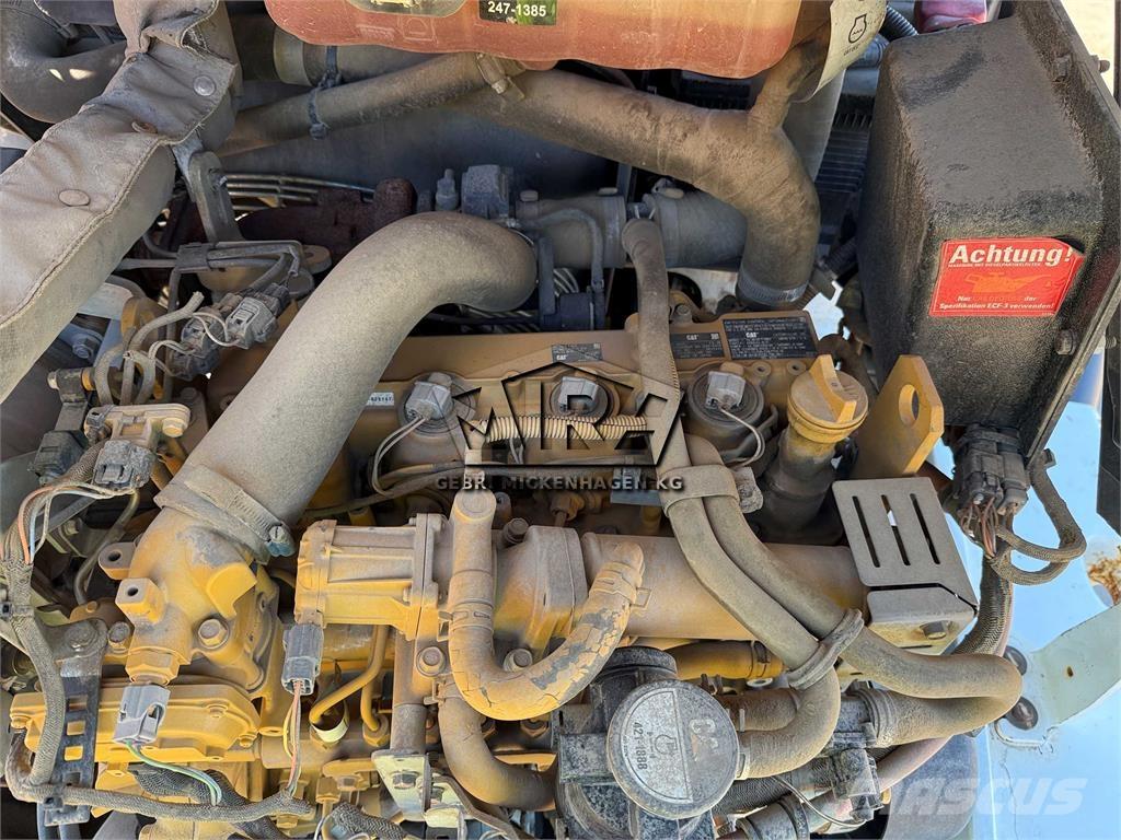 CAT 908M Фронтальные погрузчики