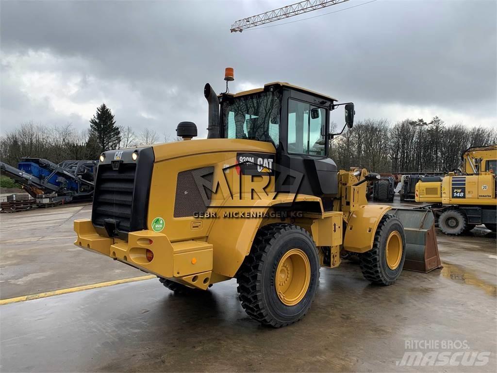CAT 930M Фронтальные погрузчики
