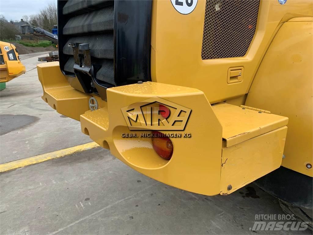 CAT 930M Фронтальные погрузчики