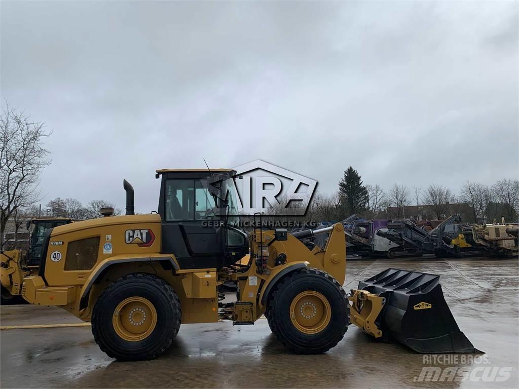 CAT 930M Фронтальные погрузчики