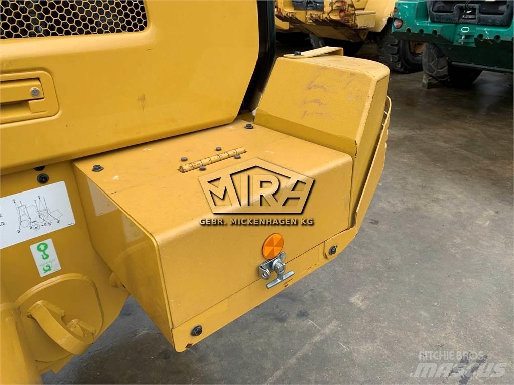 CAT 930M Фронтальные погрузчики